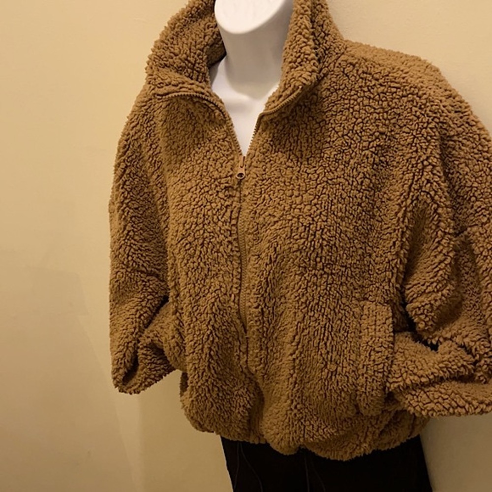 Classic Cozy Teddy Bear Sherpa Full Zipper, Deep Pockets, Toggle straps
